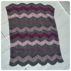 lovely baby blanket, knitting in chevron