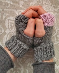 knitting free pattern for fingerless gloves / mitts